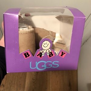 BRAND NEW BABY UGGS!!